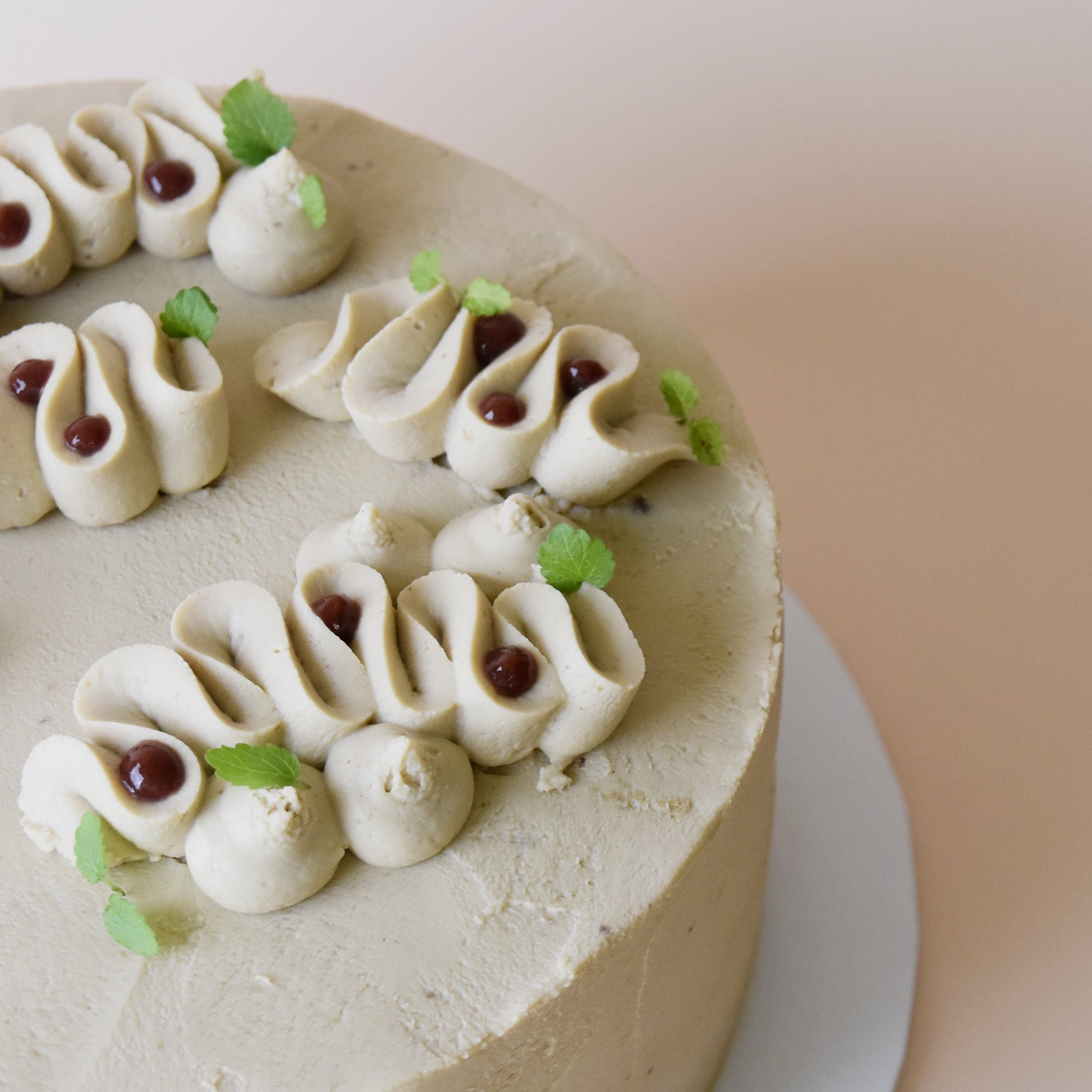 Matcha & strawberry cake