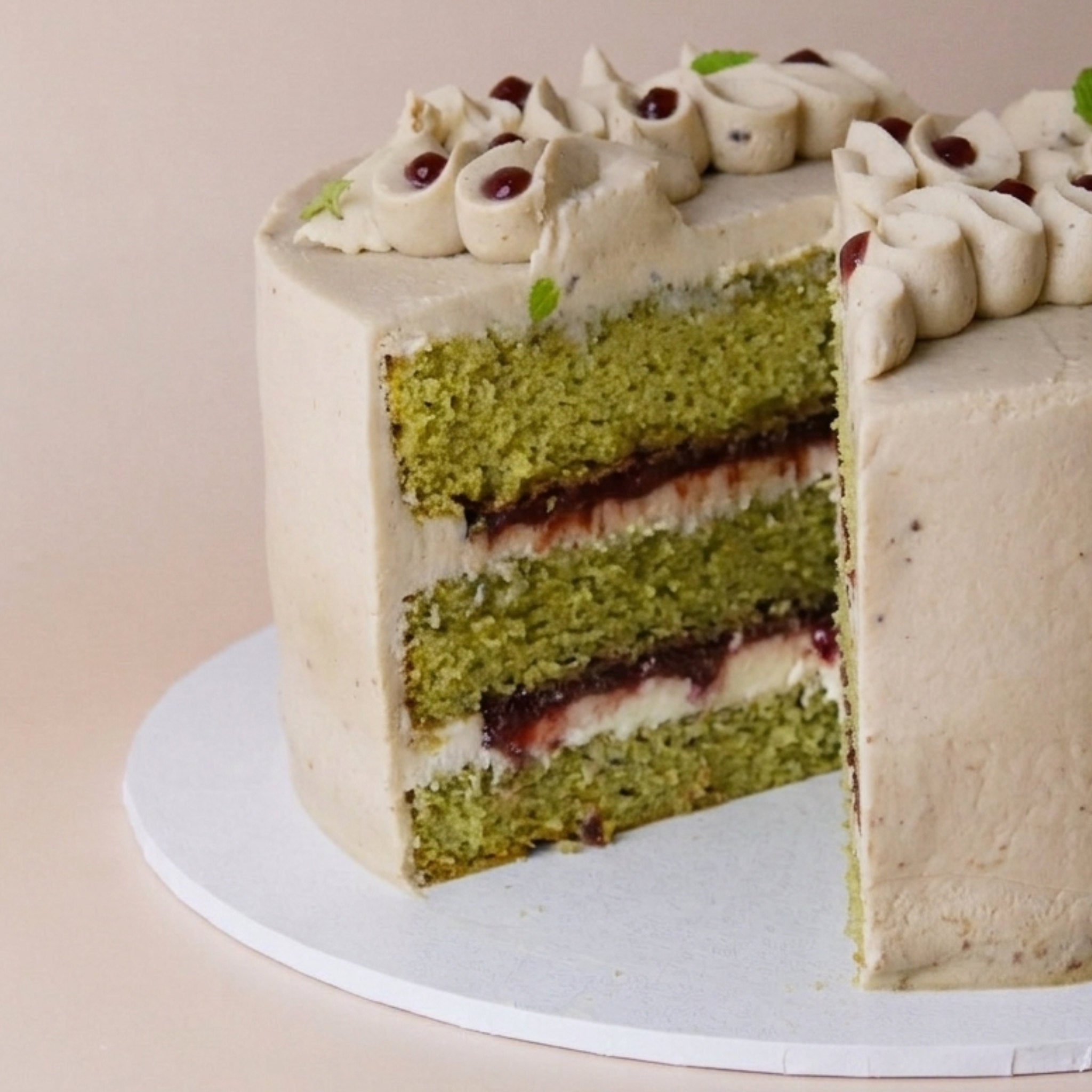 Matcha & strawberry cake